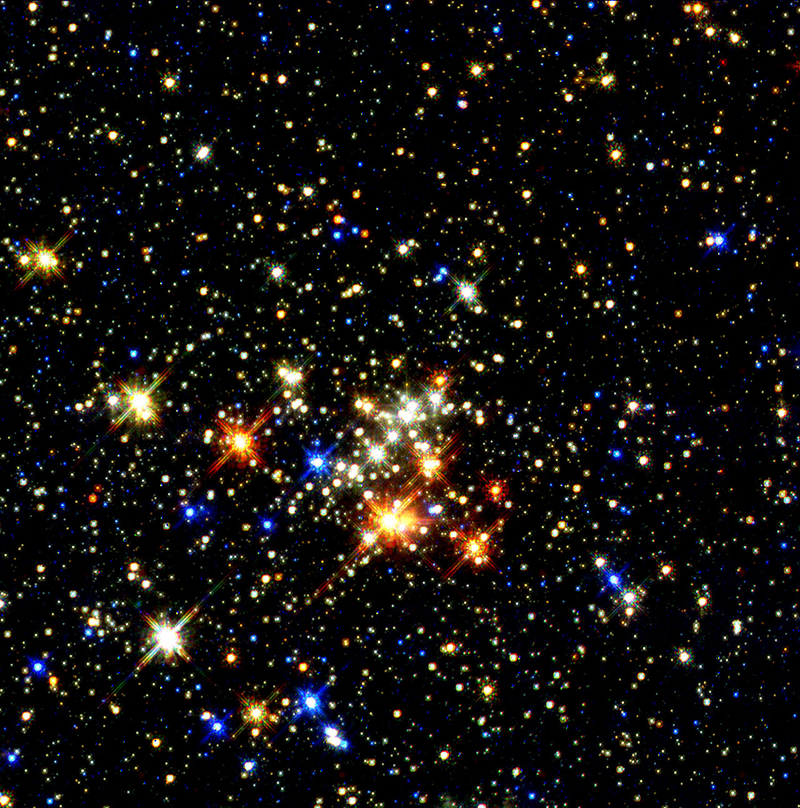 Illustration for article titled Hubble's Portrait Of The Crowded Quintuplet Cluster